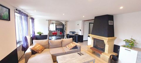 Laissez-vous séduire par ce superbe appartement de 113.35 m² situé à Giromagny. Cet appartement de 3 chambres est composé d'une salle de bains, d'une salle d'eau ainsi que de deux WC, dont l'un indépendant. La cuisine américaine, entièrement aménagée...