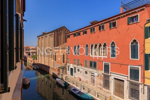 Posizione: Cannaregio, Venezia Il sestiere di Cannaregio è il secondo sestiere più esteso di Venezia dopo Castello ed è il più popolato. In questo sestiere si trova il Ghetto di Venezia raggiungibile ai piedi attraversando il Ponte delle Guglie e per...