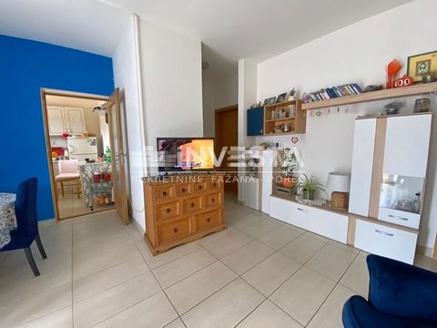 Location: Istarska županija, Fažana, Fažana. In Fažana, just 500 meters away from the sea and well-maintained beaches, a two-bedroom apartment with a total usable area of 77.59 m² is for sale. The apartment is located in a quiet area and is situated ...