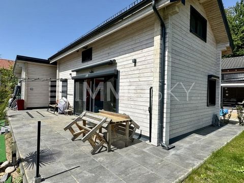 Ihre Airbnb-Chance: 2k Nettoeinnahmen und 5,3% Rendite warten auf Sie Willkommen in Ihrem Traumhaus! Dieses einzigartige Blockholzhaus aus Kiefernholz bietet Ihnen nicht nur eine erstklassige Wohnatmosphäre, sondern auch ein Höchstmaß an Komfort und ...