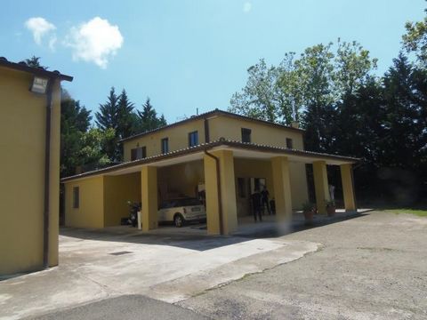 Appartement gelegen in Orvieto (TR), in via della Segheria n. 46, begane grond en eerste verdieping. Basisprijs Euro 110.000,00 Concurrerende online verkoop op de ... en ... - Edicom Group portal van 18.12.24 van 12.00 tot 20.12.24 om 12.00 uur