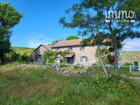 Montselgues (07140): Ferme du XVIeme composée de 2 logements en montagne Ardéchoise EXCLUSIVITE: exceptionnel en sud Ardèche! En dehors du village de Montselgues, sur le plateau de la montagne Ardéchoise, à 40min de Joyeuse et de Les Vans, cette supe...