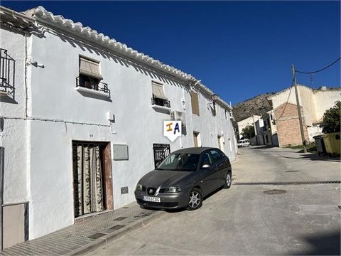 Esta casa adosada de 3 dormitorios lista para entrar a vivir con un gran patio con jardín está situada en La Concepción, cerca de la gran ciudad de Priego de Córdoba en Andalucía, España. Ubicada en una calle amplia y tranquila con estacionamiento en...