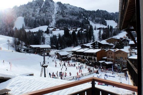 Residenz im Herzen des Dorfes LA CLUSAZ, am Fuße der Skipisten (Champ Giguet Rassemblement ESF) und Kindertagesstätten, Geschäfte. Liegt in einer Fußgängerzone. 2 Zimmer / 4 Personen / 2. Etage (ohne Aufzug) / Süd / 33m² / Klassifizierung *** 3 Perso...