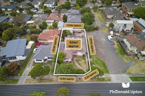 Relishing its placement in Strathmore's hilltop heart, this post-war corner classic promises outstanding capacity to personalise and revamp over time, start anew a single, executive abode, or replicate the success of neighbouring developments and bui...