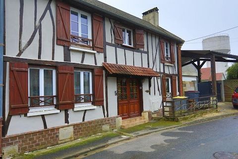 Je vous invite à venir découvrir cette superbe Maison Atypique de 197 M2 . Maison de style normand en U avec agrandissement récent . Rez-de-chaussée de la première maison : Entrée sur un grand séjour baigné de lumière naturelle, offrant un espace con...