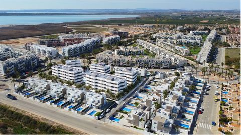 Enjoy Mediterranean living in a luxury resort located in the El Raso urbanisation, close to the beach of Guardamar and the natural park of Laguna La Mata. The complex has flats with 2 bedrooms and 2 bathrooms, with large terraces and views of the nat...