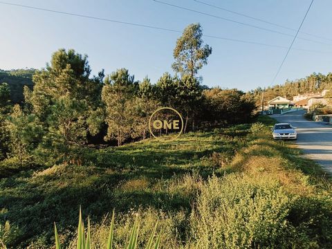 Baugrundstück mit 1200m² in Valbom São Pedro, Vila Verde. Geräumig und leicht zugänglich, bietet dieses Grundstück den idealen Platz, um Ihr Haus in einer ruhigen Umgebung mit hervorragender Sonneneinstrahlung zu bauen. Tolle Gelegenheit für alle, di...