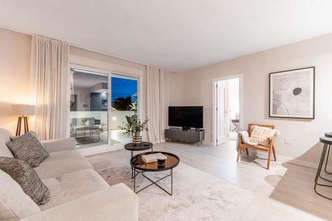 Located in Nueva Andalucía. Welcome to this elegantly renovated residence in Nueva Andalucía. Located in a delightful community, this stunning three-bedroom, two-bathroom apartment boasts a modern, open-plan layout with Scandinavian-styled interiors ...