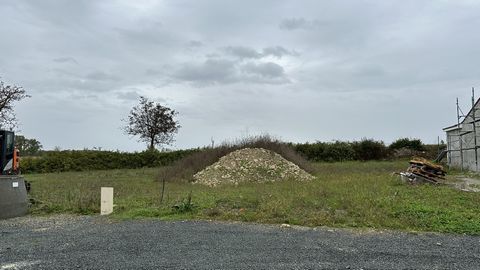 Sur la commune de LOIRE-LES-MARAIS, nous vous proposons un terrain à bâtir viabilisé de 552m2 dans un lotissement.