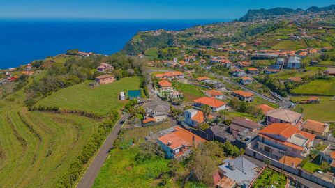 Viaje até à encantadora e tranquila aldeia de São Jorge, onde a natureza e a conveniência se encontram para criar uma atmosfera encantadora. Ao chegar a este local pitoresco, será recebido pela exuberante vegetação e pela convidativa Zona de Piqueniq...