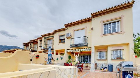 We present you this 255 m2 townhouse, in the urbanization of Lagarejo, with the convenience of having all kinds of services that Mijas and Fuengirola provide you. The townhouse consists on the main floor of a terrace-porch, living room, dining room, ...