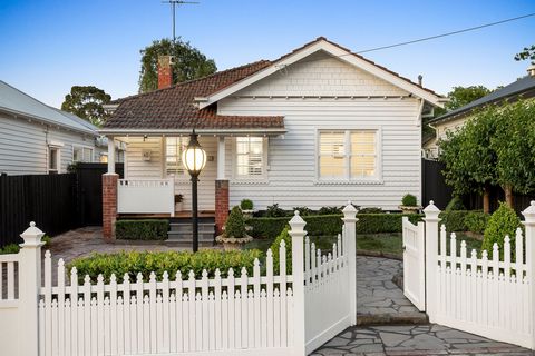 It won’t be hard to fall in love with this superbly renovated and presented mid 1920s Californian family home with its picture perfect façade enhanced by a preferred northern rear aspect and a flexible single level floor-plan. A pretty front garden l...