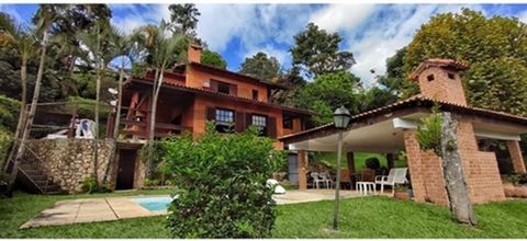 Maison à Manga Larga, 289,23 m² pour R$ 1,500,000.00 - Itaipava - Petrópolis/RJ. Caractéristiques de la propriété : - Maison avec 289,23 m², Terrain 1 440 m² - Des environnements aérés et bien éclairés, offrant une atmosphère accueillante et agréable...