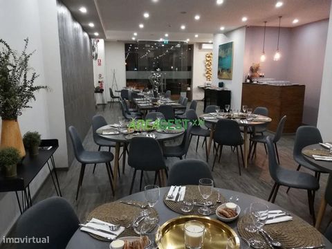 Restaurante/Pastelaria para trespasse, localizada em Lisboa, em Telheiras, próximo ao Parque dos Príncipes. Espaço comercial que se encontra equipado e em pleno funcionamento, em que funciona com o negócio no ramo de restaurante e pastelaria. Com uma...