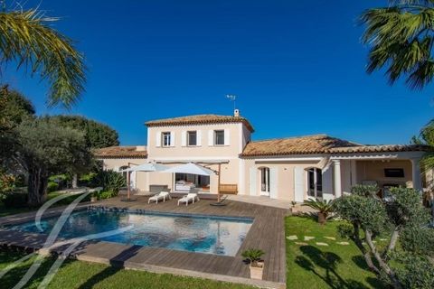 This magnificent villa is located in the Brusquets area. It stands on a flat, sunny 2000 sqm plot with a new, heated swimming pool equipped with a shutter. It enjoys unobstructed views of the sea and mountains. With 188 sqm of living space, it compri...