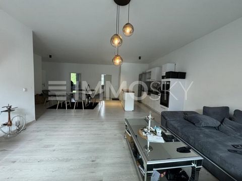 For sale is a freshly renovated 4-room apartment with a generous living space of 125 square meters. This apartment is part of a recently completed renovation project that was completed in July 2023. From floor to ceiling, everything has been redesign...