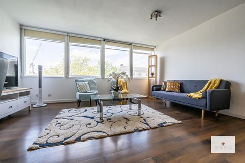 Bright 2 double bedroom split-level apartment set in iconic 1960s listed building with stunning communal gardens. Located moments from Hyde Park and Lancaster Gate. Refurbished to a high standard. The accommodation is arranged split level with large ...