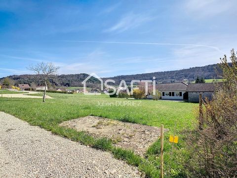 Situé dans la charmante commune de Rurey (25290), ce terrain de 982 m² offre l'opportunité de s'installer dans un cadre paisible et authentique, propice à la quiétude et à la sérénité. Le village bénéficie d'un accès aisé aux principaux axes routiers...