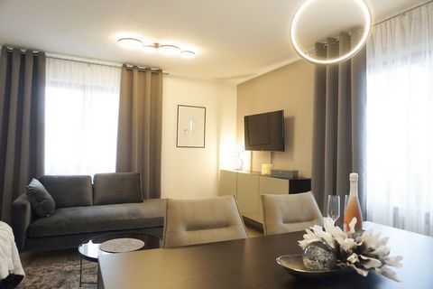 The fully furnished 2 room flat is (2020) equipped with stylish furniture and textiles, as well as beautiful lighting. Here you can really relax. In the large living-dining room with open kitchen, sofa and reading chair invite you to relax (additiona...