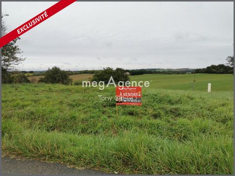 Building plot with an area of 1940 m² in a very peaceful area. It is serviced and bounded on a ridge line with an unobstructed view. Fiber installed in the town. 5 minutes from all amenities, schools (school bus shuttle), doctor, pharmacy, supermarke...