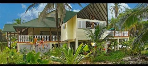 Incroyable maison de 3 chambres / 4 salles de bains juste en face de la mer des Caraïbes. Vous ne pouvez littéralement pas vous approcher plus près de l’eau ! Entièrement titré et il comprend tous les meubles et appareils électroménagers Features: - ...