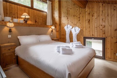 La proprietà, insieme a un ambiente ideale per una fuga accogliente, offre uno chalet ben attrezzato perfetto per piccoli gruppi o famiglie. L'alloggio dispone di 2 camere da letto e può ospitare comodamente fino a 6 persone. Il soggiorno include un ...