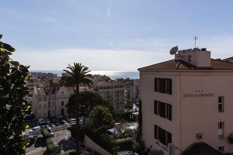 Magnifique T2 entièrement rénové, située à 10 min à pied du palais des congrès ( festival de cannes, Mipim, Lions,..). L'appartement donne sur une terrasse vue mer. Appartement à l’entrée du suquet, le centre historique de Cannes. Il est composé d'un...