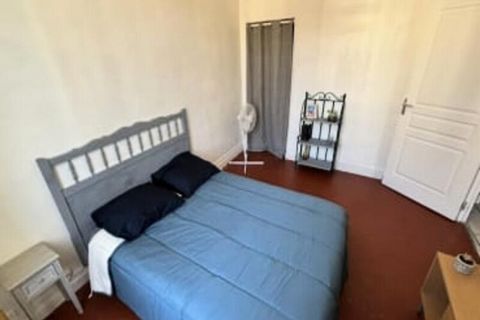 Prachtige accommodatie van 42 vierkante meter gelegen in het 7e arrondissement van Marseille. Array Het appartement beschikt over: - een grote slaapkamer. - Een bank cabrio beschikbaar in de woonkamer, ideaal voor het huisvesten van een kind. De acco...