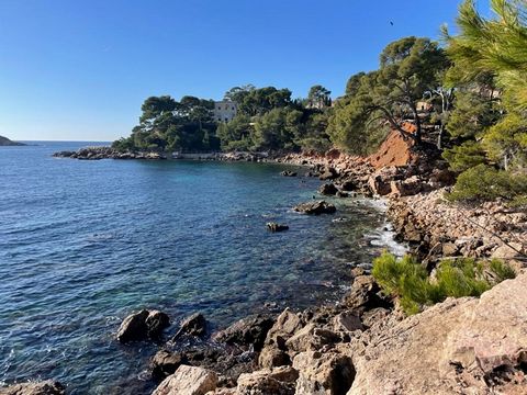 EINSTÖCKIGE VILLA TYP T5 von ca. 170 m² befindet sich in einer sehr begehrten Gegend, Sie werden von dem außergewöhnlichen Blick auf die Bucht von Bardol eingefangen werden, ohne jegliche Arbeit. DPE / B85 THG/ A2 Um Sie bei Ihrem Projekt zu besuchen...