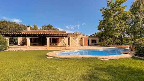 This charming Mallorcan finca is located just a few minutes' drive from the village of Pollensa in the north of Mallorca. Built with traditional Mallorcan stone, it is surrounded by a large well-kept garden and a large swimming pool. The house has a ...