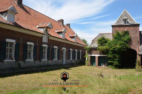 Rare opportunité : authentique corps de ferme à rénover de près de 400 m², avec grange de plus de 200 m², une habitation de charme refaite à neuf de 80 m², le tout sur un terrain d’environ 5000 m² –un lieu idéal pour un projet de gî...