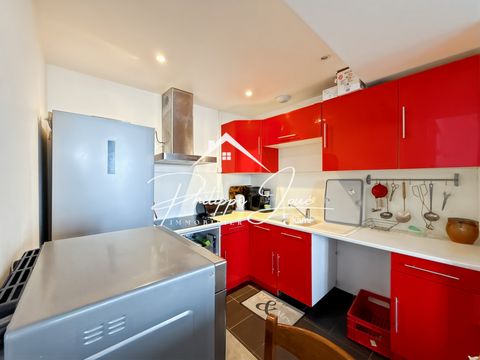 Sens, Philippe Joué, uw vastgoedadviseur van IKAMAI, presenteert dit prachtige 3-kamerappartement, ideaal gelegen aan de voet van het treinstation van Sens en winkels. Deze woning van 69,15 m2 biedt een praktische, lichte en aangename woonomgeving, o...
