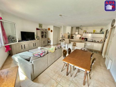 DRIEKAMERAPPARTEMENT OP DE BEGANE GROND MET GARAGE EN LOGGIA Dit driekamerappartement, gelegen op de begane grond van een kleinschalige, beveiligde residentie met slechts 10 appartementen, biedt een rustige woonomgeving in het stadscentrum, dicht bij...