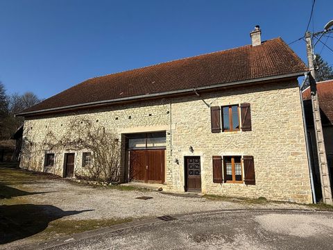 Maison ancienne en pierre de 138 m2, 4 ch, terrain et dépendances