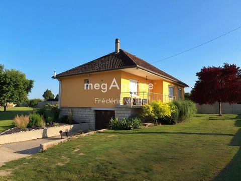 Maison avec sous-sol, grand terrain et hangar