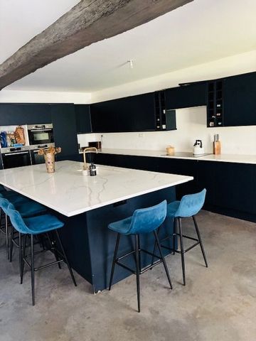 charroux belle maison en ville renovee avec 5 chabres garage et cour