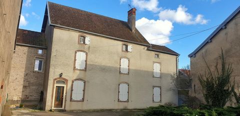 Propriété de caractère 246 m² avec cour, jardin et dépendances – Conflans-sur-Lanterne