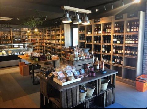 À vendre fonds de commerce d’une épicerie fine idéalement située à Manosque, sur un axe très passant avec parking à proximité, assurant une excellente visibilité et un fort passage. Cette épicerie fine, spécialisée dans les vins, fromages et charcute...