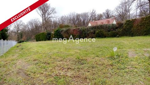 Terrain constructible de 800 m2 dans un cadre paisible à la campagne