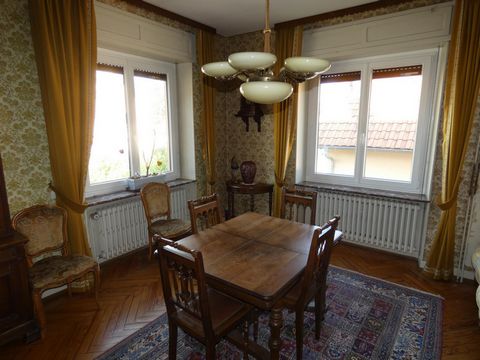 Maison de style sur un grand terrain