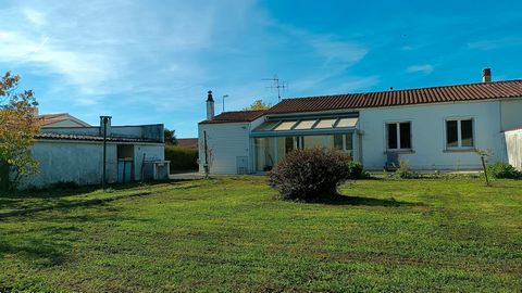 Maison plain pied avec de beaux volumes.