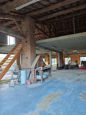 Drémil-Lafage , hangar de 370m² vendu avec permis de construire sur une parcelle d ' environ 3000m².