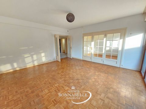BONNABELLE vous présente cet appartement de 78 m2 situé à Nancy Rue de Constradt, dans un secteur recherché, à proximité immédiate des transports, commerces et écoles. Situé au 2ème étage d’une petite résidence calme (sans ascenseur), cet appartement...
