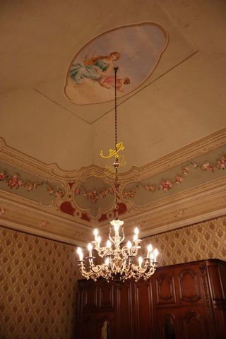 Martina Franca - U 170 Via Arco Valente - Nel cuore del centro storico di Martina Franca, proponiamo in vendita un appartamento d'epoca, disposto su più livelli e arricchito da dettagli storici che ne esaltano il fascino. Al piano terra, l'ingresso s...