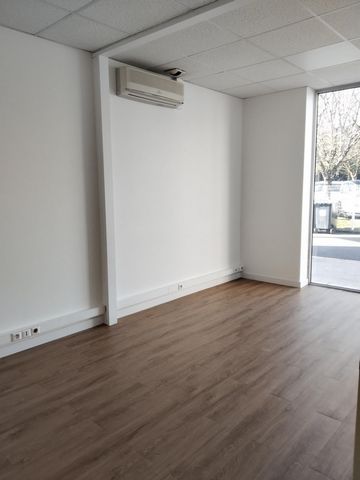 Local commercial avec piscine