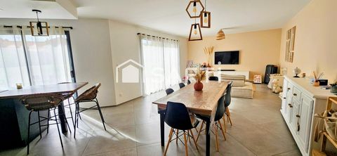 Maison contemporaine de plain-pied avec 3 chambres.