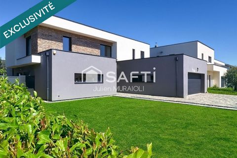 Villa Contemporaine avec piscine intérieure