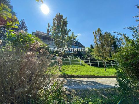 MAISON DE 262 m² AVEC DEPENDANCES AMENAGEES EN GITES T2