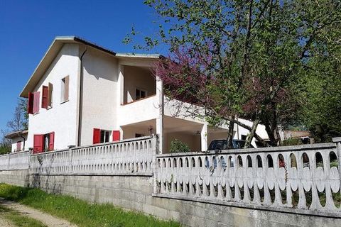 Villa in Calice al Carnoviglio in a hilly and quiet area with a splendid panoramic view. The property is on two levels comprising: The ground floor with an entrance-hallway, a double living room with a fireplace, a kitchen, games room with billiard, ...